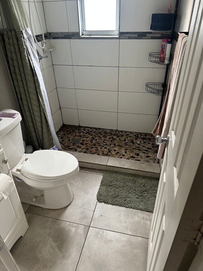 1245 W 30th St unit 4, Jacksonville, FL 32209 - photo 4