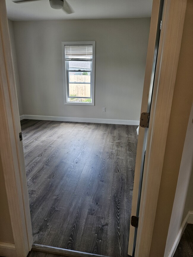 15 Warsaw Ave unit 2, Manchester, NH 03103 - photo 3