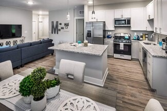 2 Conway St, Freeport, ME 04032