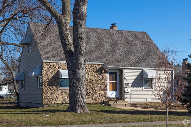 There are many architecturally unique homes in Northlake.
