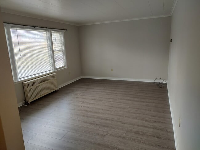 537 Sewickley St unit 2 Rear, Greensburg, PA 15601 - photo 3