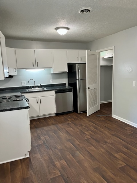 510 Salem Ct, Cary, NC 27511