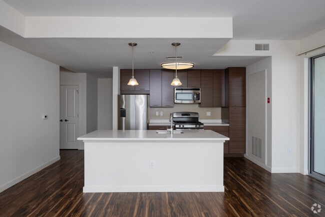 Beacon Harbor Point, Stamford, CT 06902 - photo 6