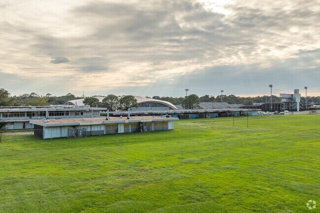 Jefferson Middle School offers students a variety of amenities.