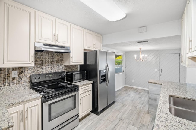 5555 13th St N, Saint Petersburg, FL 33703 - photo 2