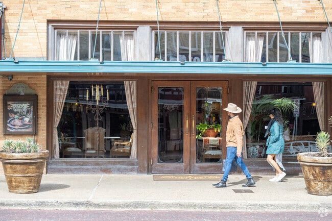 Ft. Worth invites locals to dine where Blue Mound comes to savor life's simple pleasures.