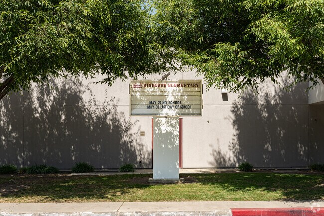 A large marquee at the entrance of Highland Elementary School