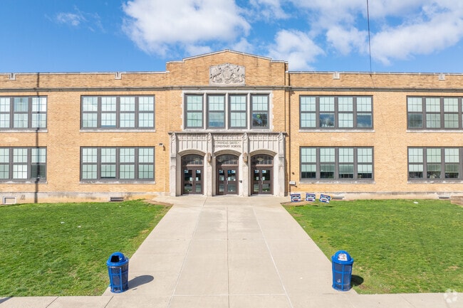 The Davis School receives an overall C- grade from niche.com.
