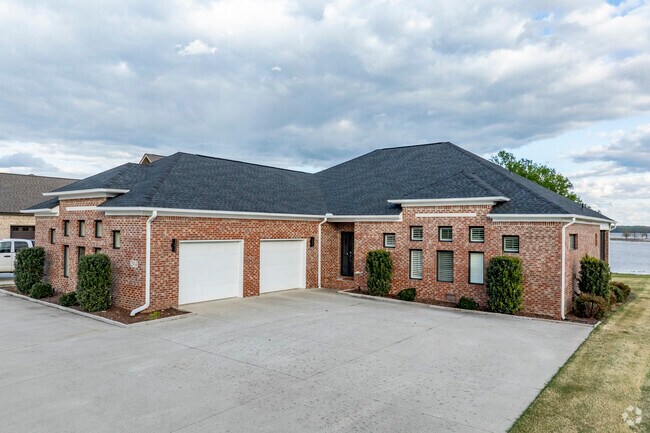 Coxey-Lawngate is home to waterfront homes along the Tennessee River.