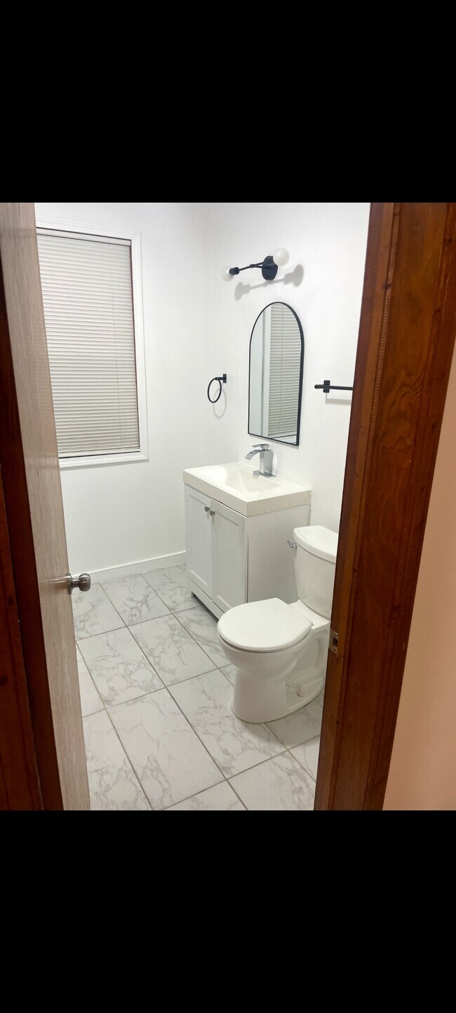 8346 S Mackinaw Ave unit 2, Chicago, IL 60617 - photo 7