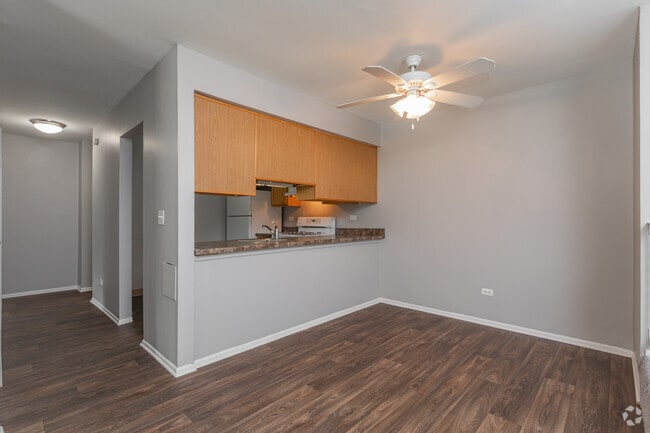 Emerald Pointe Apartments, Vernon Hills, IL 60061 - photo 6