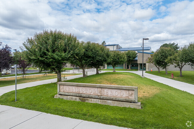 Arlington Elementary is located in a mostly residential neighborhood.