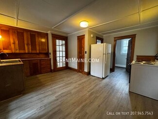 33 Summer St Unit 4, Waterville, ME 04901