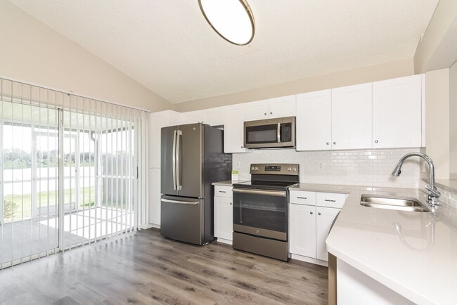 22649 St Thomas Cir, Lutz, FL 33549 - photo 7