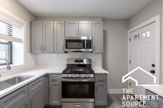 1139 Oak Ave unit W2, Evanston, IL 60202 - photo 2