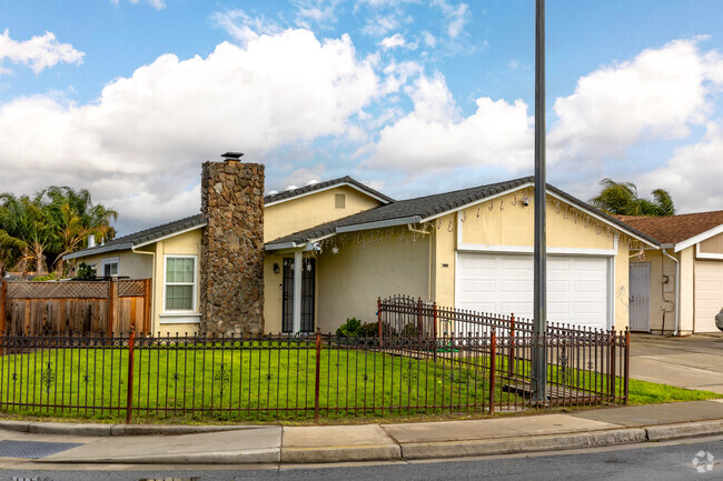 Traditional ranch-style home built between 1970s in Checkers.