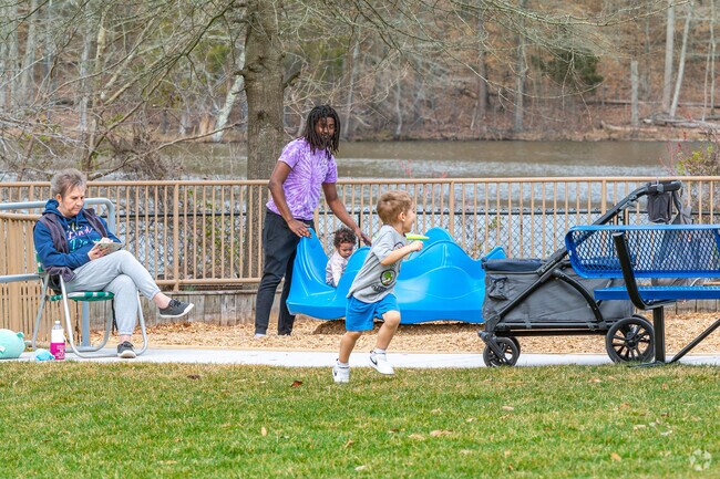 Adams Farm families love the many nearby parks and lakes.