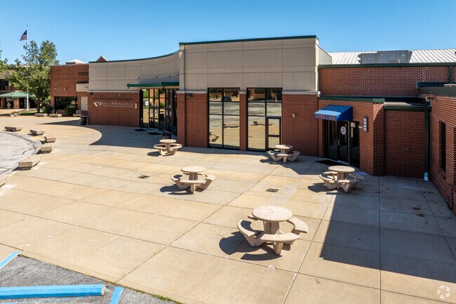 Valley Park Middle School has an outdoor seating area for lunch.