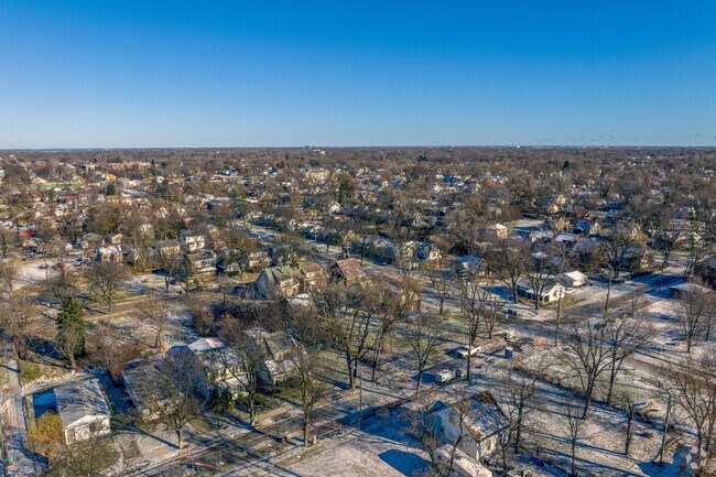 A light dusting of snow covers Hawthorne Park.