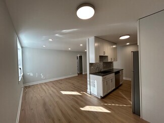 540 W Aldine Ave, Chicago, IL 60657