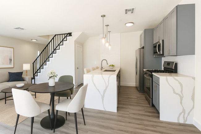 6941 Hazeltine Ave unit 3, Van Nuys, CA 91405 - photo 2