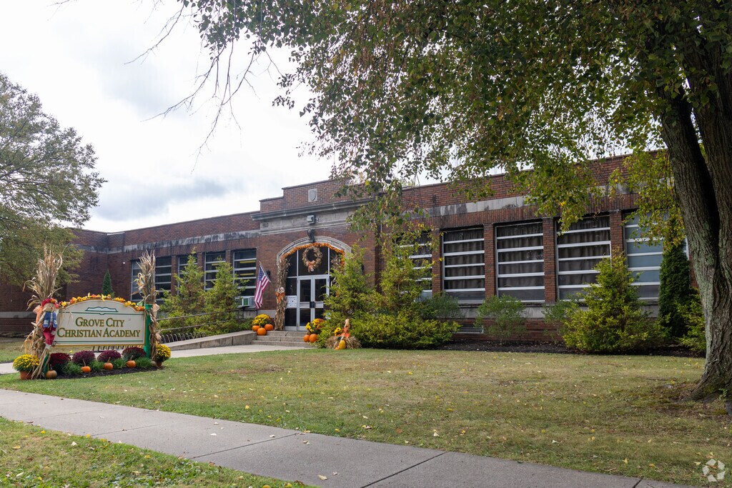 Grove City Christian Academy
provides education in the neighborhood of Grove City.