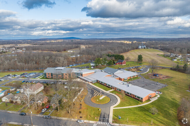Neidig Elementary School serves 525 students.