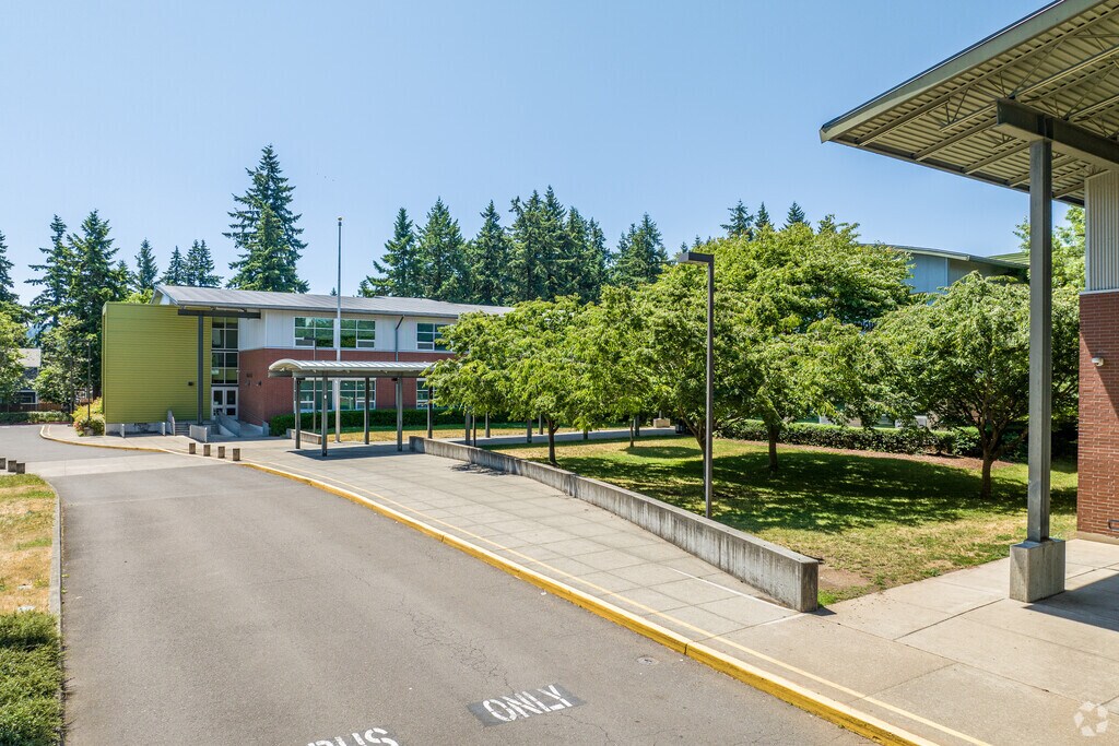 The Ron Russell Middle School is a public, accredited 6-8 school serving kids in Portland, OR.
