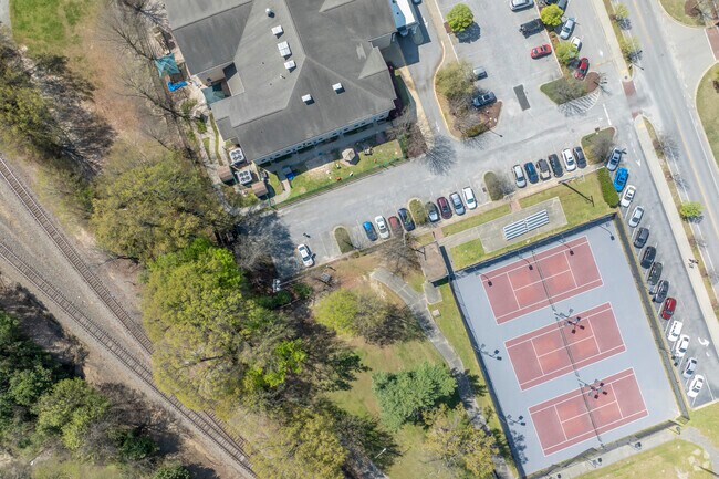 Wales Garden has several public tennis and pickleball courts.