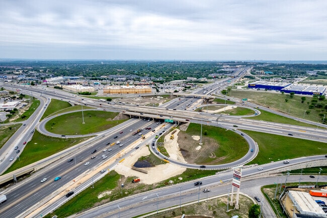 The nearby Interstate 35 and 1604 Interchange makes travel for Universal City Park locals easy.