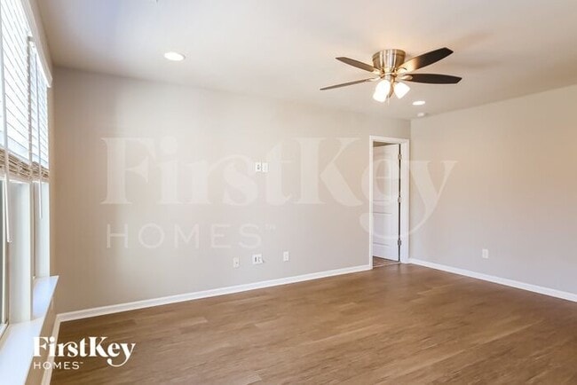10112 Holly Park Dr, Charlotte, NC 28214 - photo 2