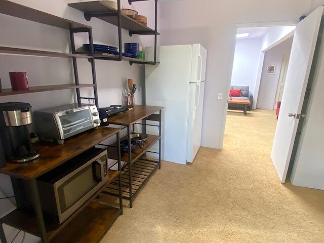 Entry room/kitchenette/office