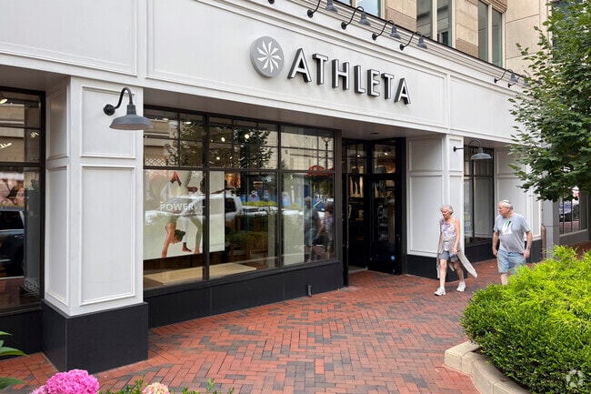 Many shops line the streets of Reston Town Center from clothing to ice cream.