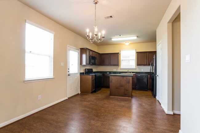 3350 Allington Ct, Houston, TX 77014 - photo 4