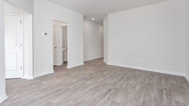 223 Moyer Dr, Burlington, NC 27253 - photo 6