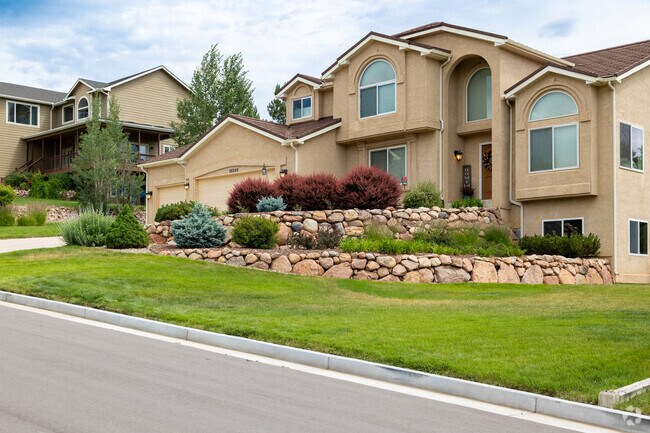 You can find well manicured lawns in the Gleneagle neighborhood.