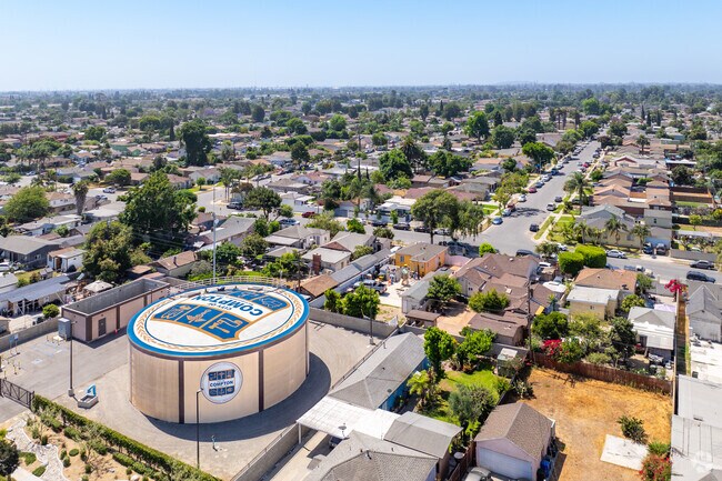 East Rancho Dominguez is an urban community where local parks and public schools are within walking distance.