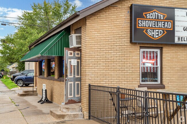 Scott's Shovelhead Shed serves drinks and food to the residents of Fejervary.
