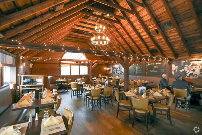 Enjoy prime-cut steaks, seafood specials, delicious cheeseburgers, or local brews at The Duck.