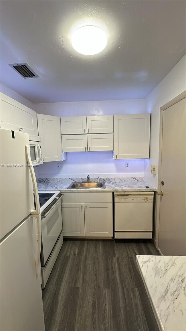 3020 NE 16th Ave unit 103, Oakland Park, FL 33334 - photo 7