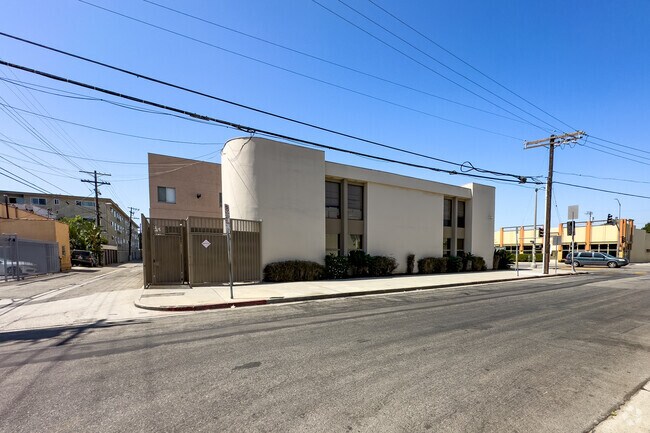 Yeshiva Rav Isacsohn / Torath Em