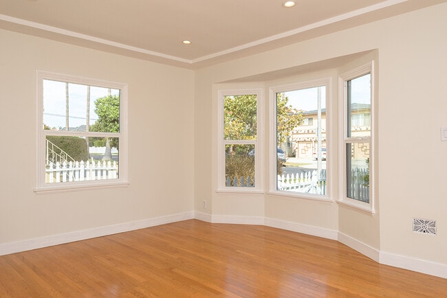 1517 S Orange Grove Ave, Los Angeles, CA 90019 - photo 7