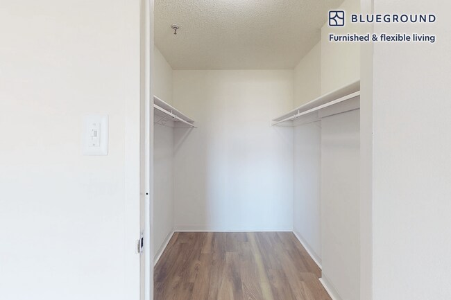 2251 Pimmit Dr unit FL7-ID6232A, Falls Church, VA 22043 - photo 7