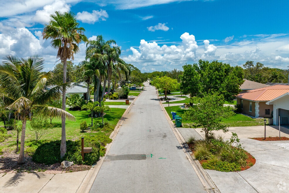 566872_CollinsEstates_061825_v1