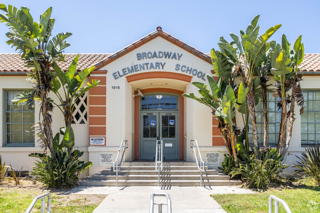 Broadway Elementary entrance is located in Venice and serves grades K-6.