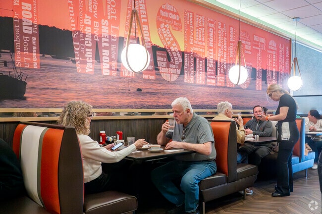 Good eats are less than a mile away at the Port Washington Diner in nearby Port Washington.