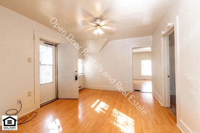 608 Anderson Ave unit 608 1/2 Anderson, Fort Wayne, IN 46805 - photo 3