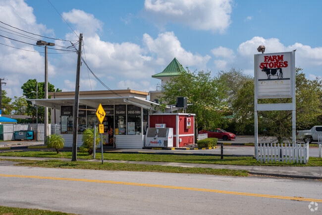 Sunset locals can stop at this local convenience store for their last-minute needs.