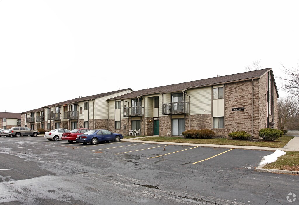 Maple Ridge Apartments 23046 Middlebelt Rd, Farmington, MI