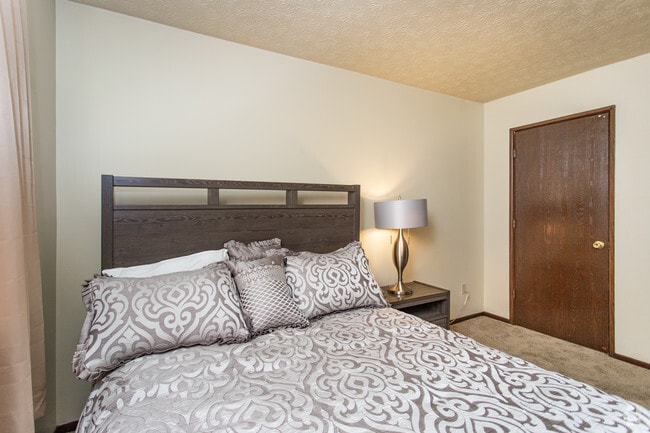 Kings Highlands, Columbus, OH 43229 - photo 7